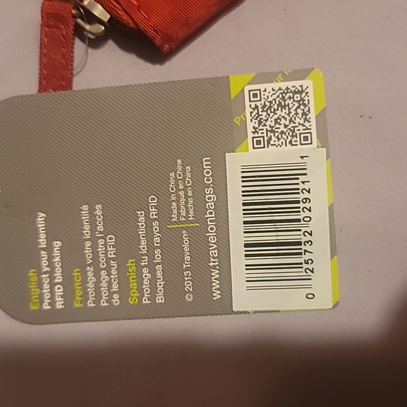 Red Travelon Wallet. NEW - Picture 4 of 4
